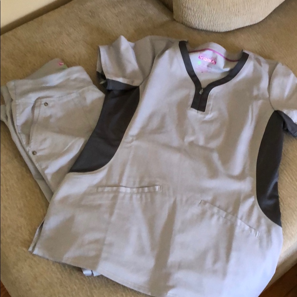 Women's scrubs